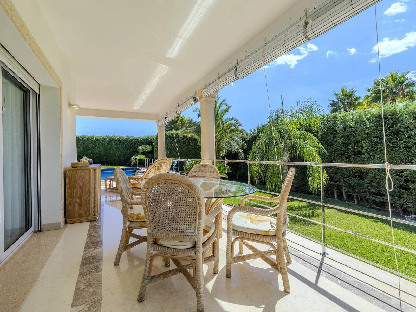 Villa de lujo con domótica, piscina climatizada y vistas al Montgó en Jávea