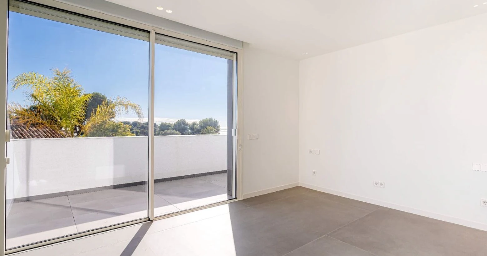 Villa moderna en Moraira con vistas al mar, amplias terrazas y ubicación privilegiada en la Costa de Benissa