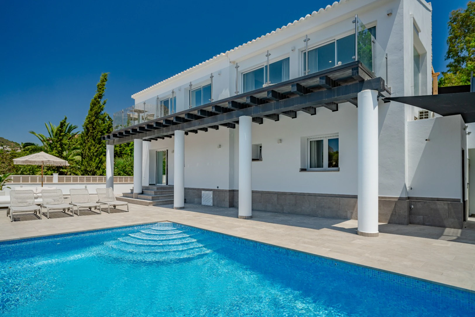 VILLA MODERNA CON VISTA AL MAR EN CALPE