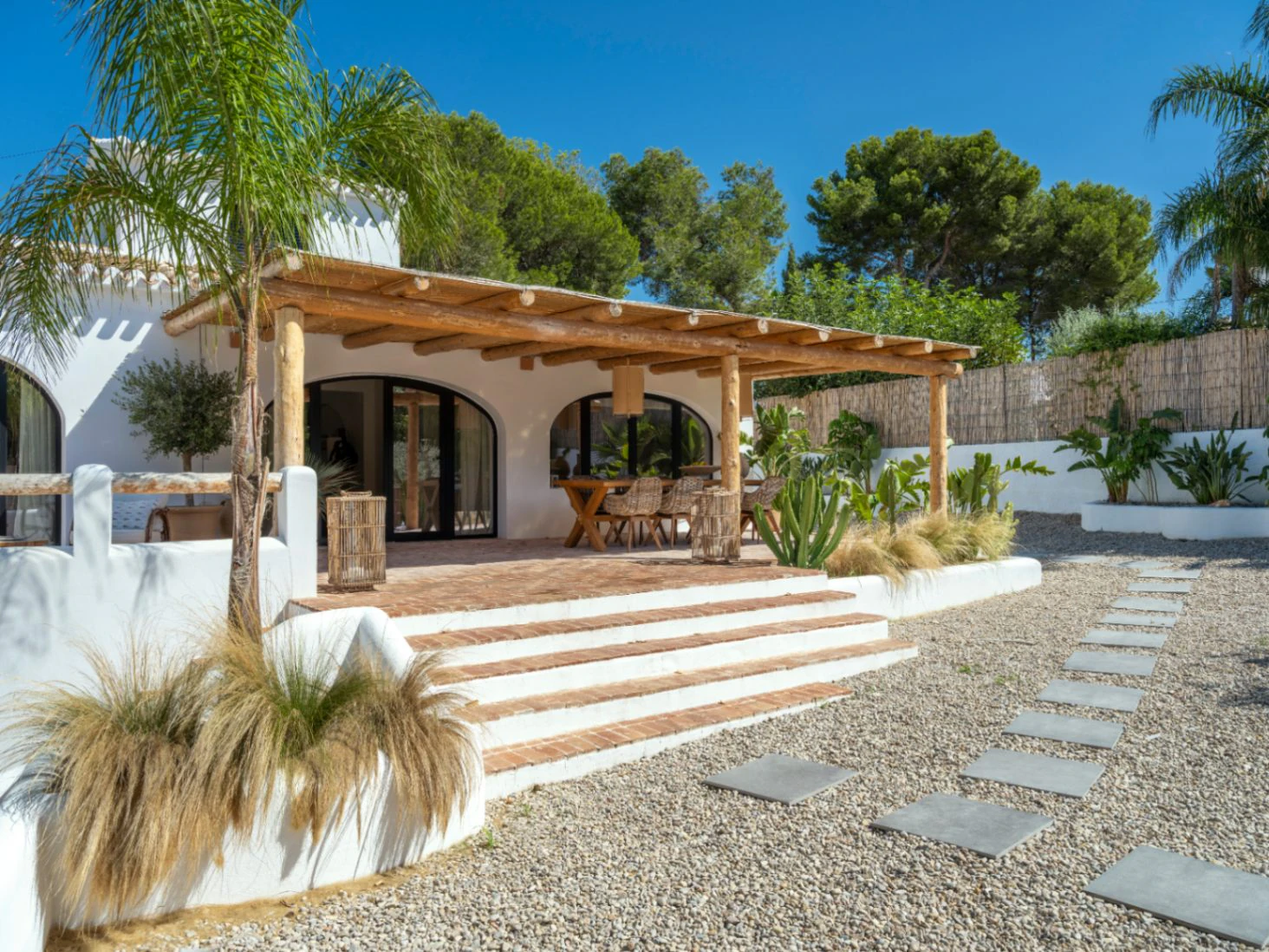 Chalet en venta de 5 dormitorios con piscina en Jávea