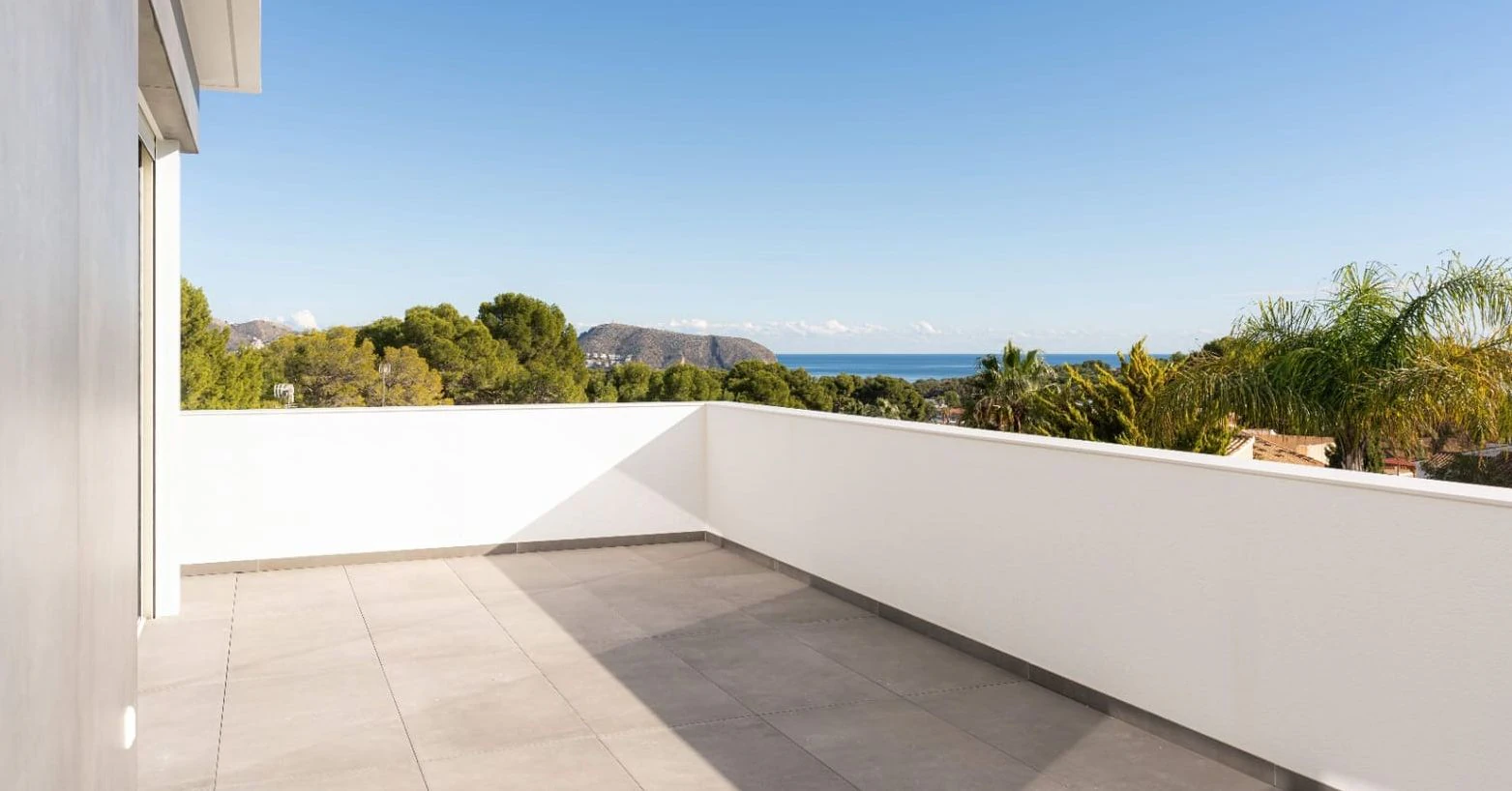 Villa moderna en Moraira con vistas al mar, amplias terrazas y ubicación privilegiada en la Costa de Benissa