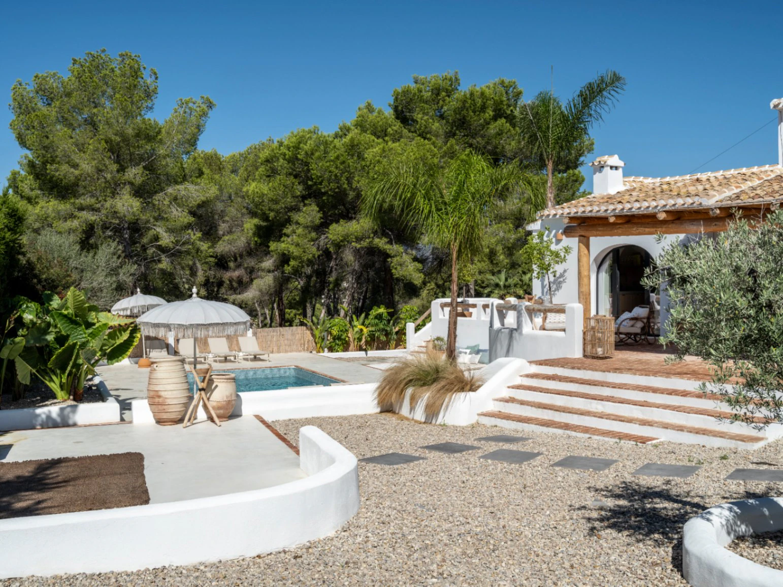 Chalet en venta de 5 dormitorios con piscina en Jávea