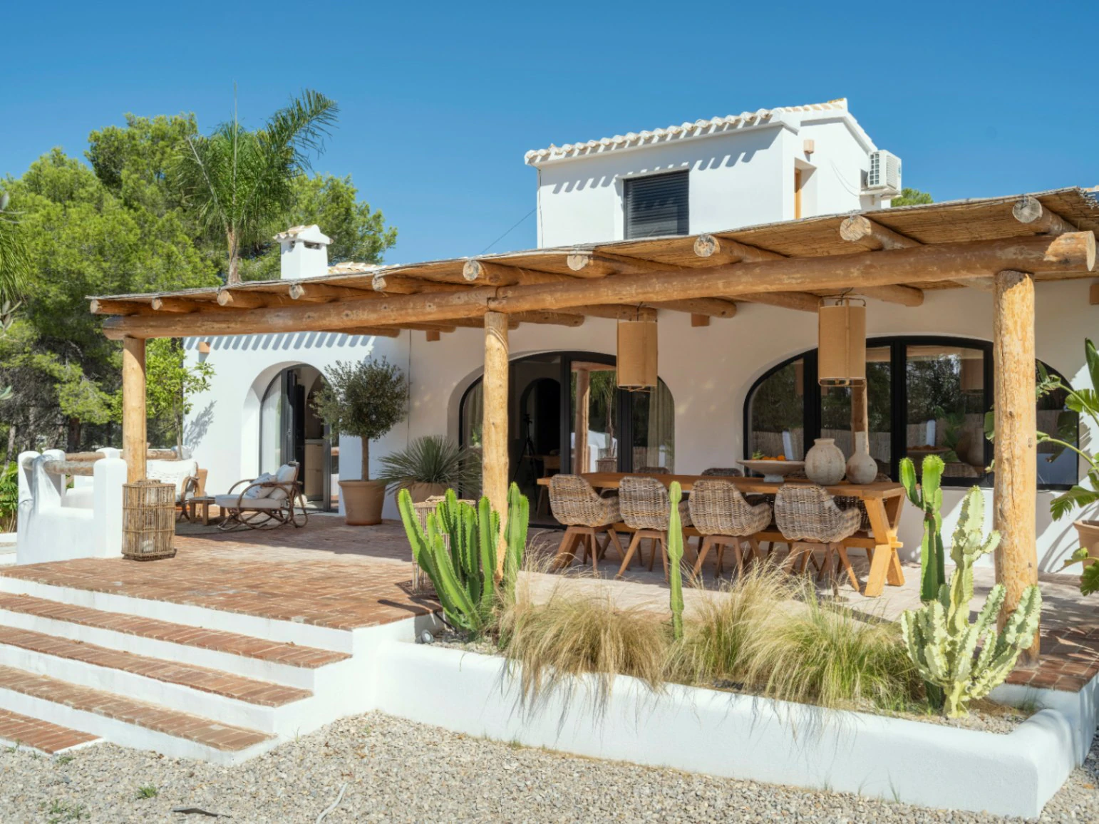 Chalet en venta de 5 dormitorios con piscina en Jávea...