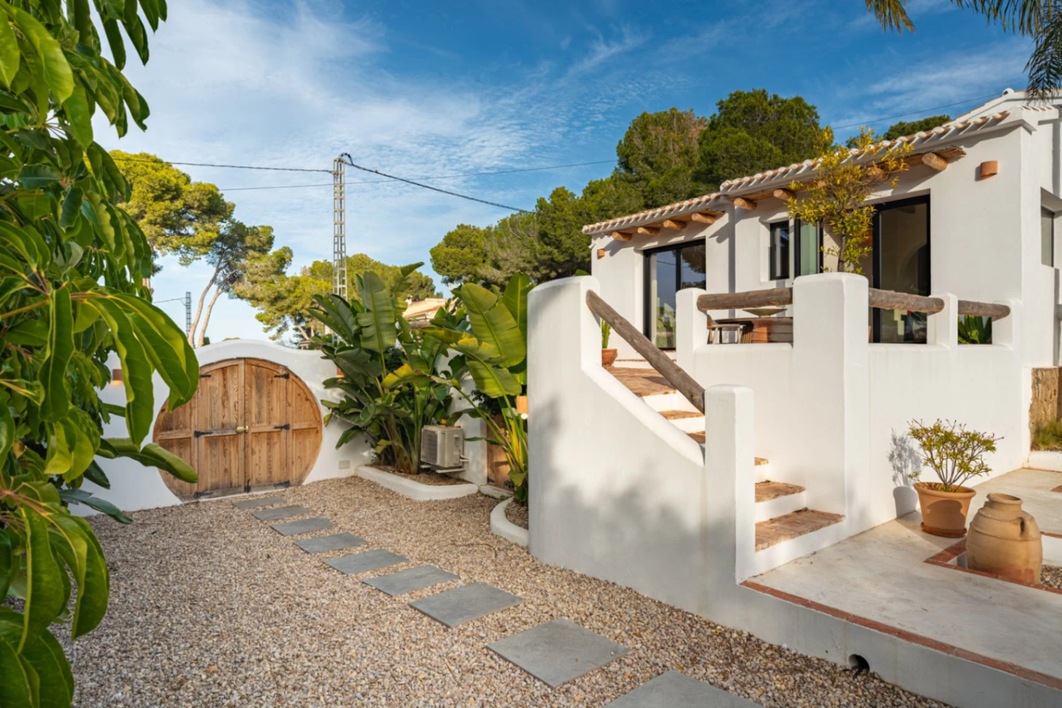 Chalet en venta de 5 dormitorios con piscina en Jávea