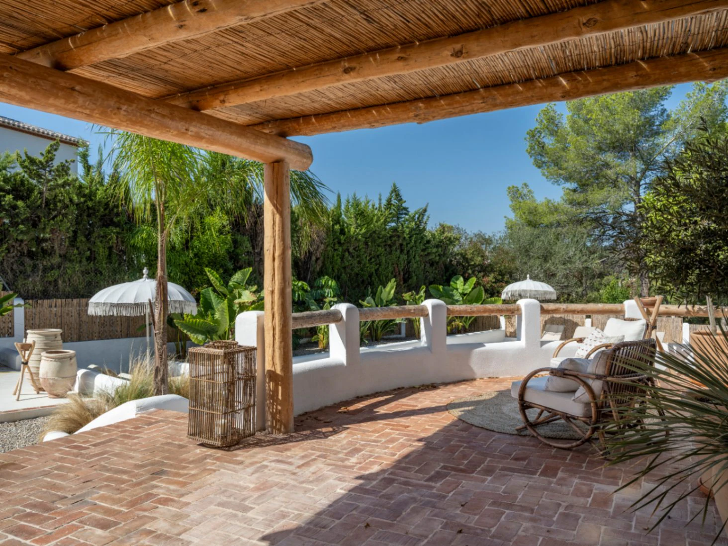 Chalet en venta de 5 dormitorios con piscina en Jávea