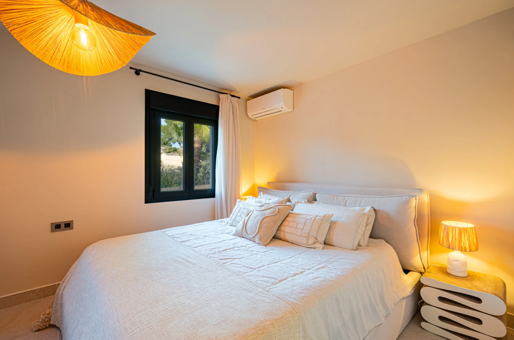 Chalet en venta de 5 dormitorios con piscina en Jávea
