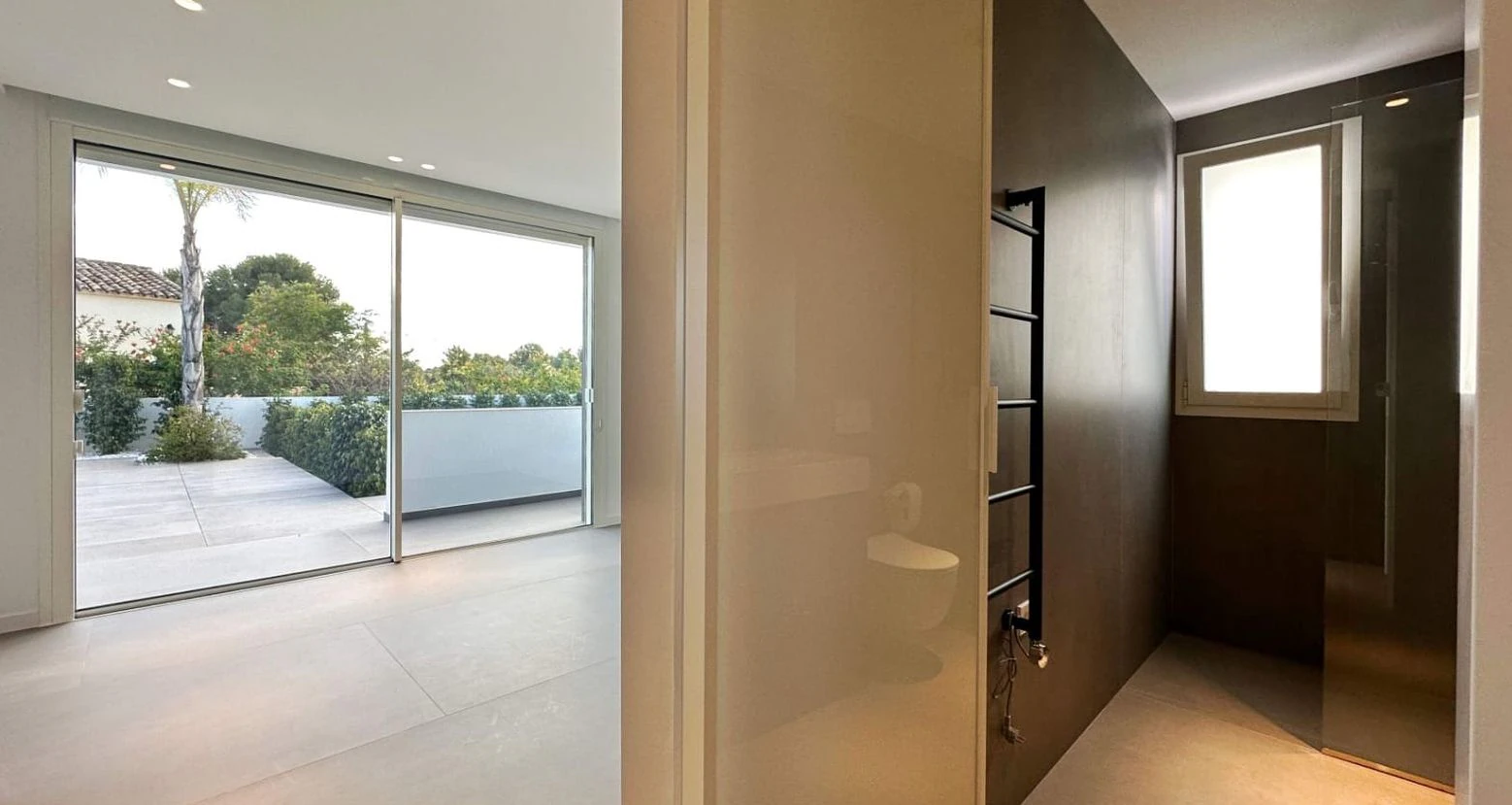 Villa moderna en Moraira con vistas al mar, amplias terrazas y ubicación privilegiada en la Costa de Benissa