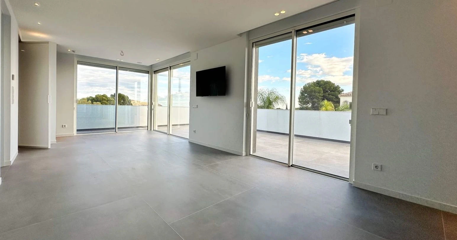 Villa moderna en Moraira con vistas al mar, amplias terrazas y ubicación privilegiada en la Costa de Benissa