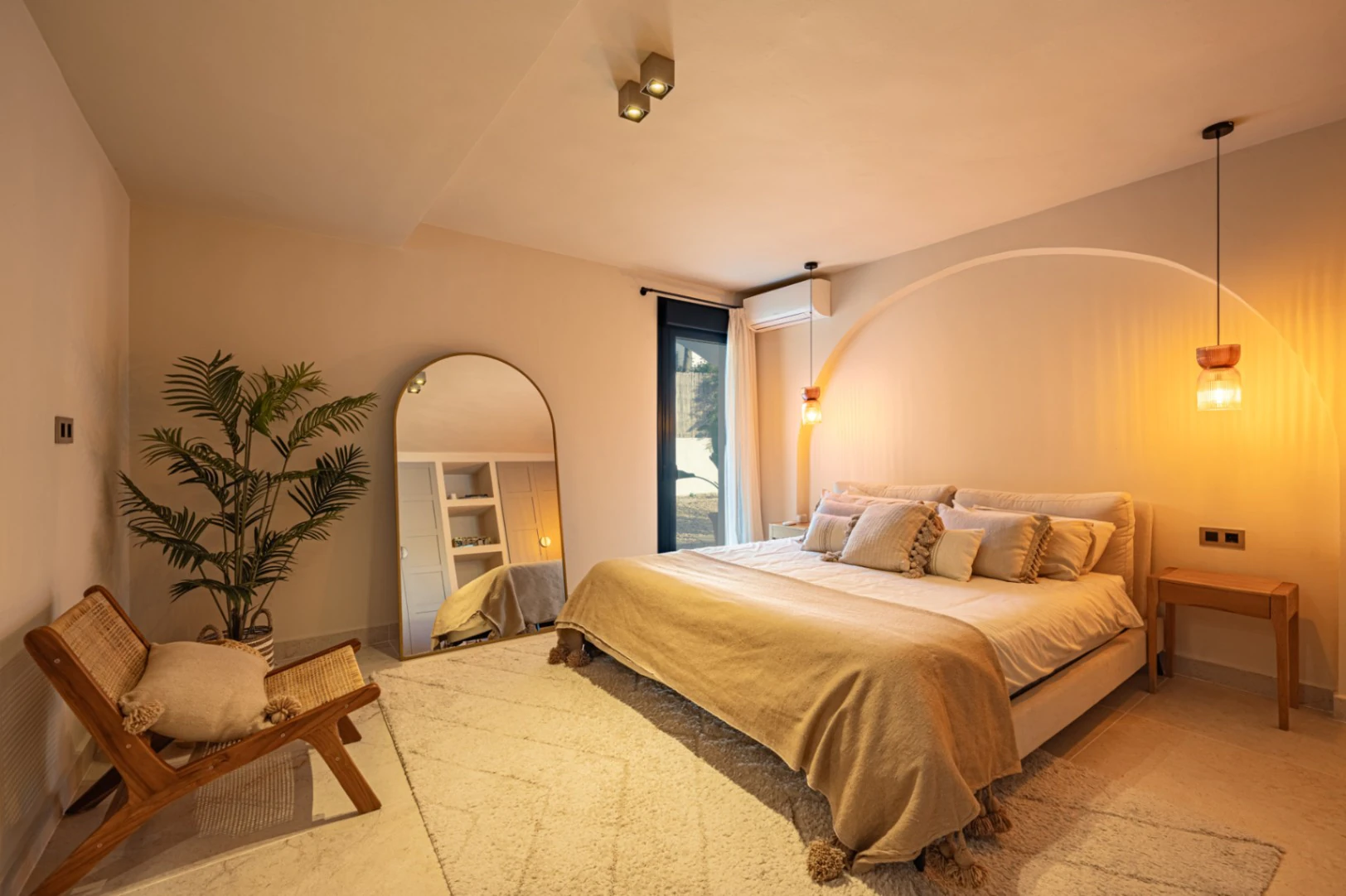 Chalet en venta de 5 dormitorios con piscina en Jávea