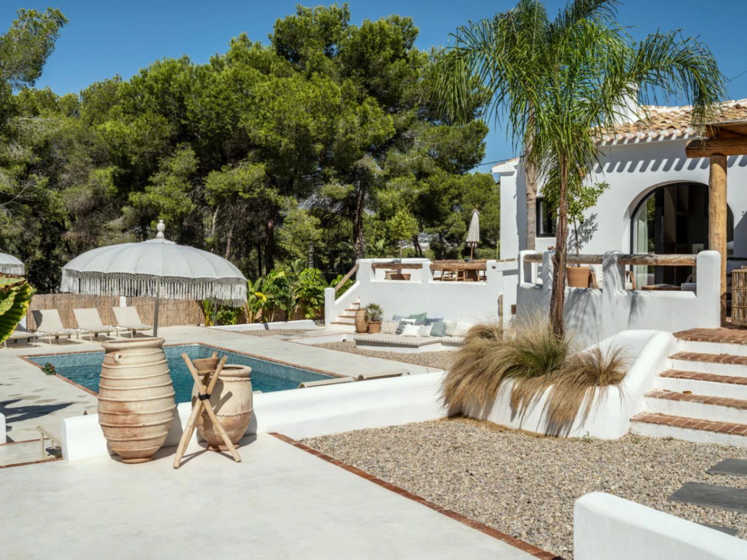 Chalet en venta de 5 dormitorios con piscina en Jávea