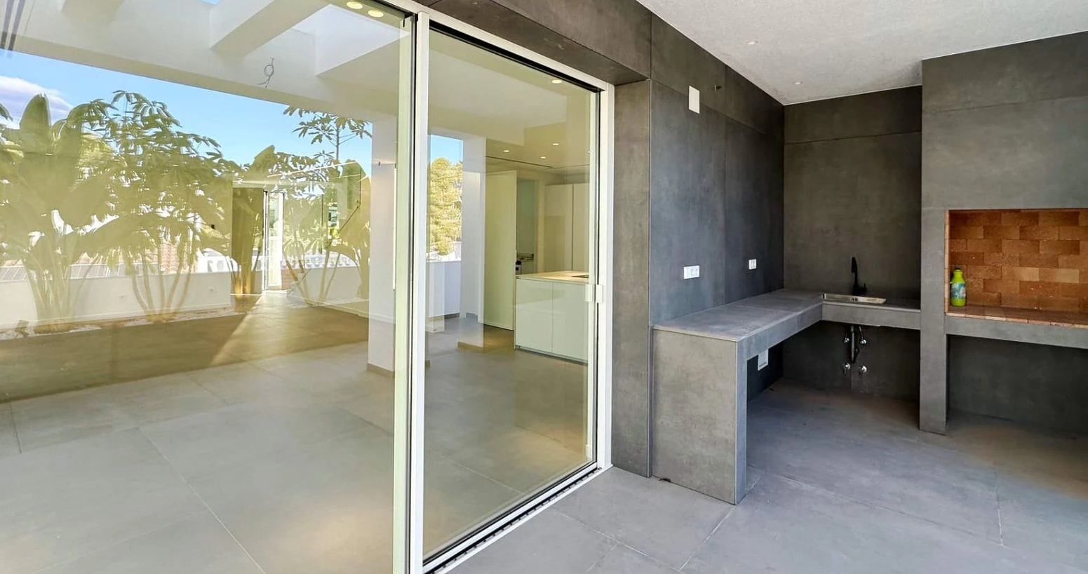 Villa moderna en Moraira con vistas al mar, amplias terrazas y ubicación privilegiada en la Costa de Benissa