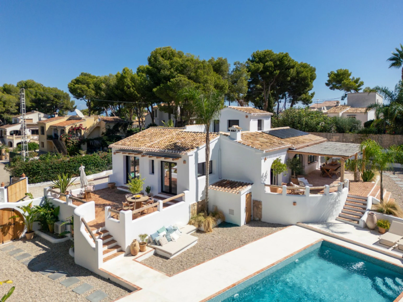 Chalet en venta de 5 dormitorios con piscina en Jávea