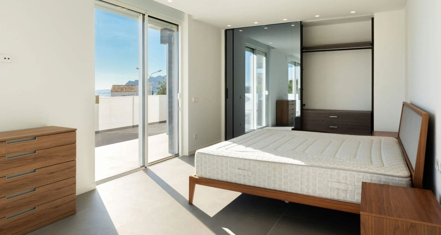 Villa moderna en Moraira con vistas al mar, amplias terrazas y ubicación privilegiada en la Costa de Benissa
