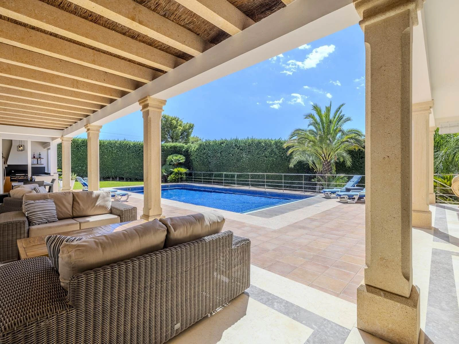 Villa de lujo con domótica, piscina climatizada y vistas al Montgó en Jávea