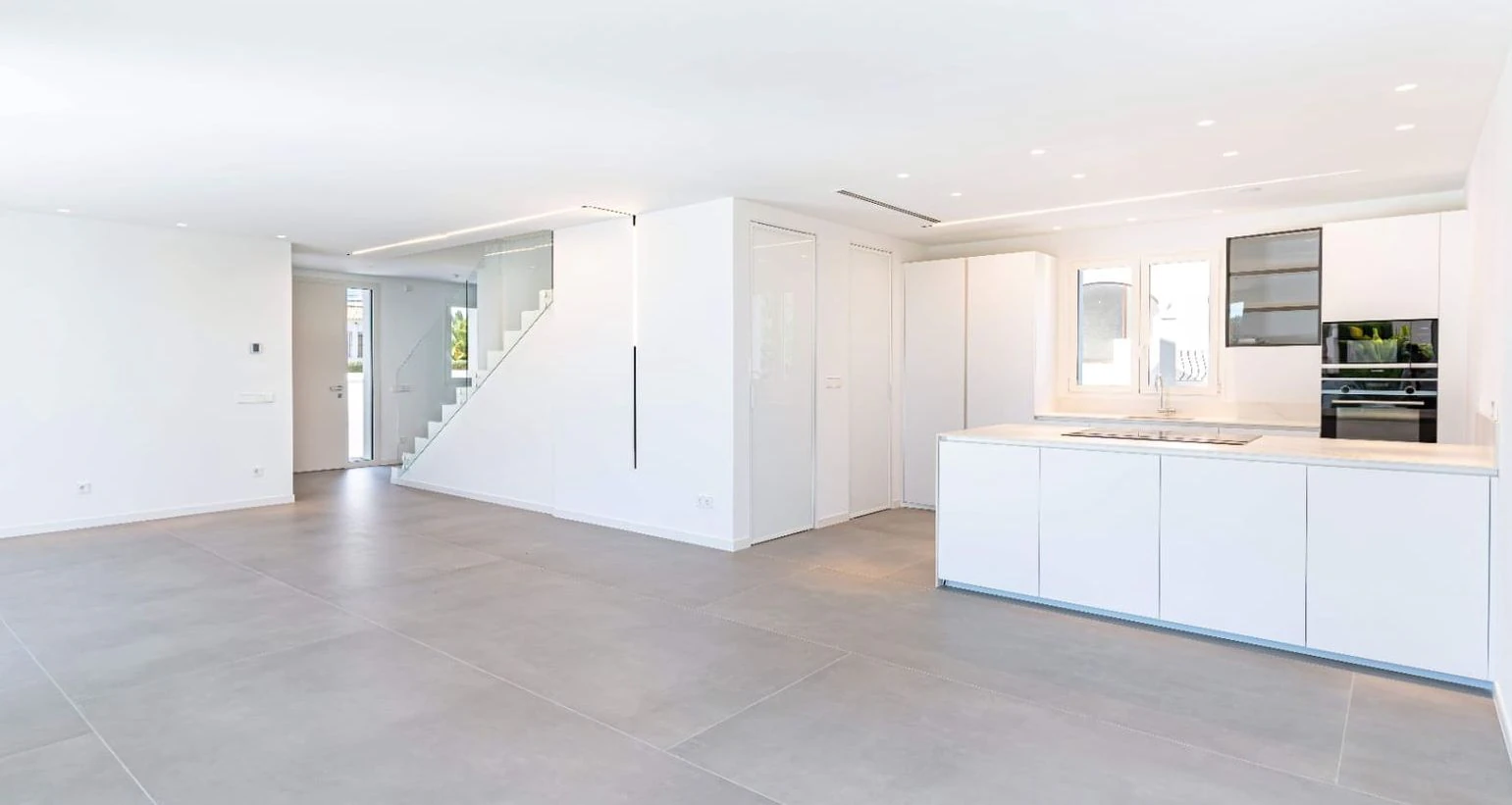 Villa moderna en Moraira con vistas al mar, amplias terrazas y ubicación privilegiada en la Costa de Benissa
