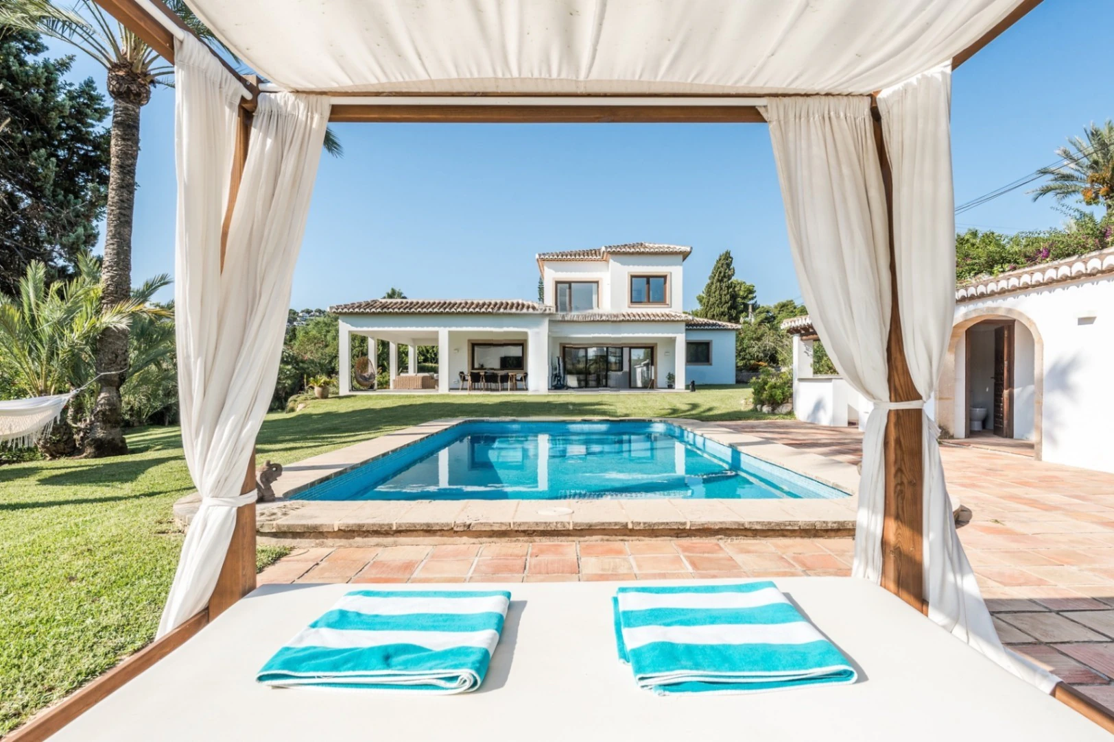 Villa mediterránea de lujo en Jávea – diseño exclusivo, privacidad total y parcela de 2.500 m²