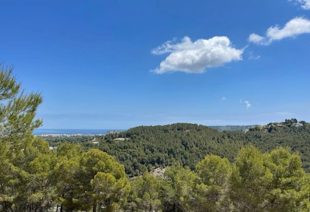 Espectacular villa moderna con orientación sur y vistas al mar en Javea