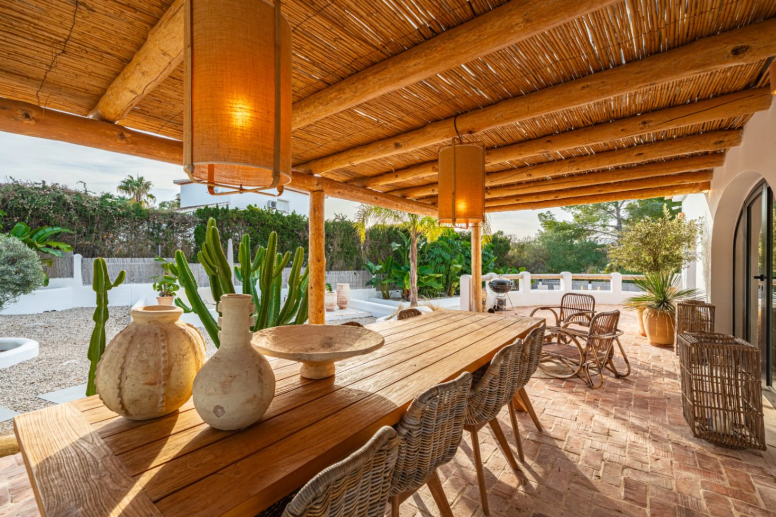 Chalet en venta de 5 dormitorios con piscina en Jávea