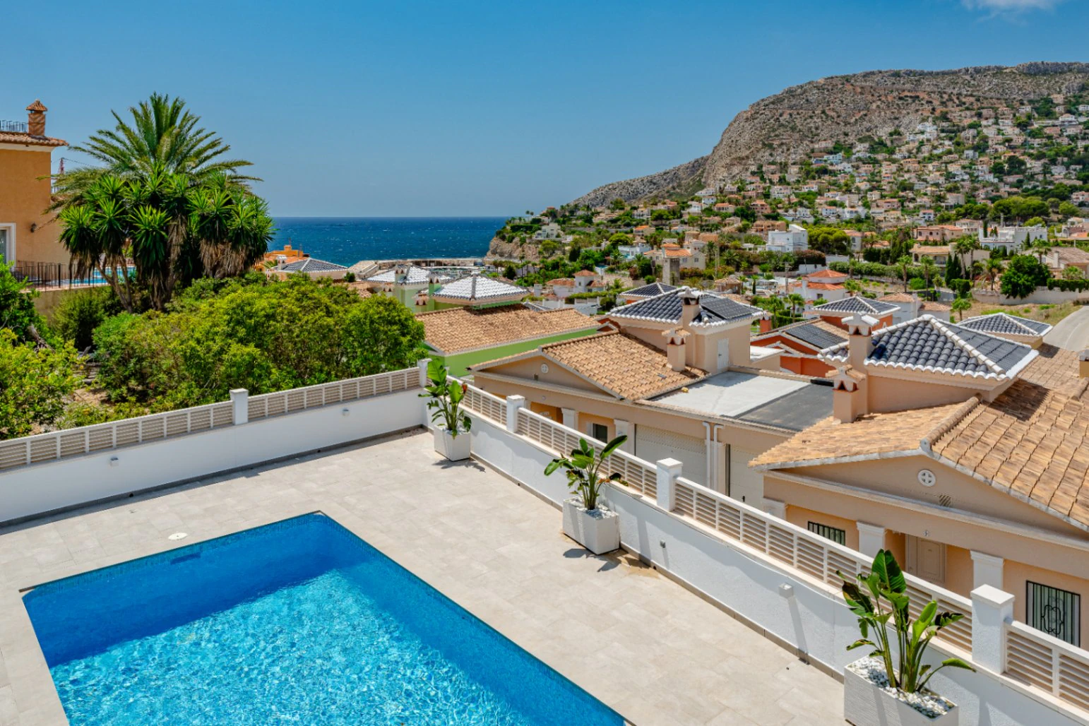 VILLA MODERNA CON VISTA AL MAR EN CALPE