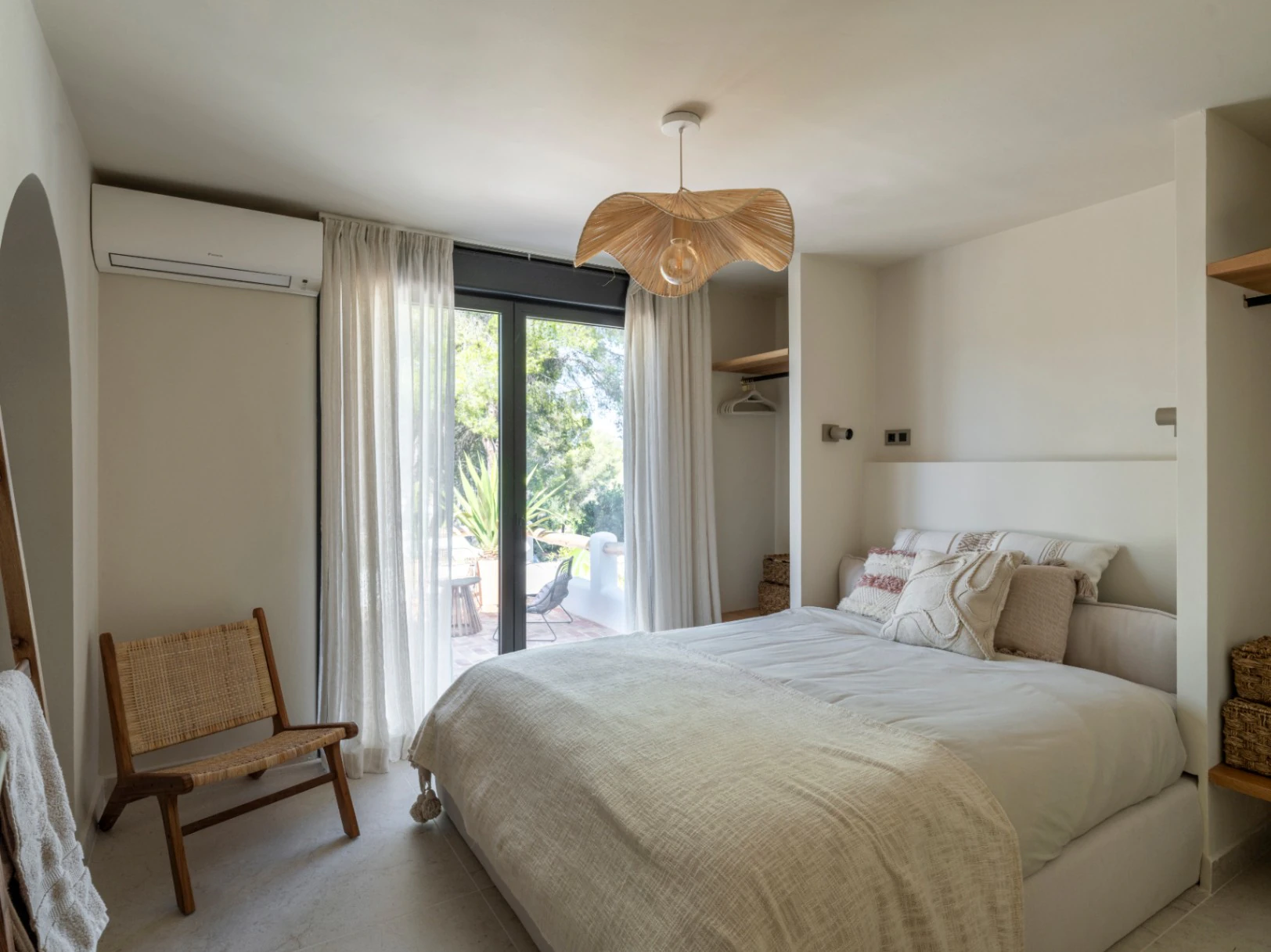 Chalet en venta de 5 dormitorios con piscina en Jávea