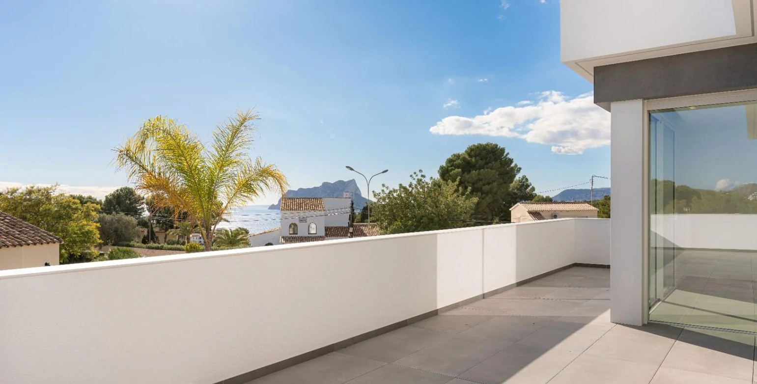 Villa moderna en Moraira con vistas al mar, amplias terrazas y ubicación privilegiada en la Costa de Benissa