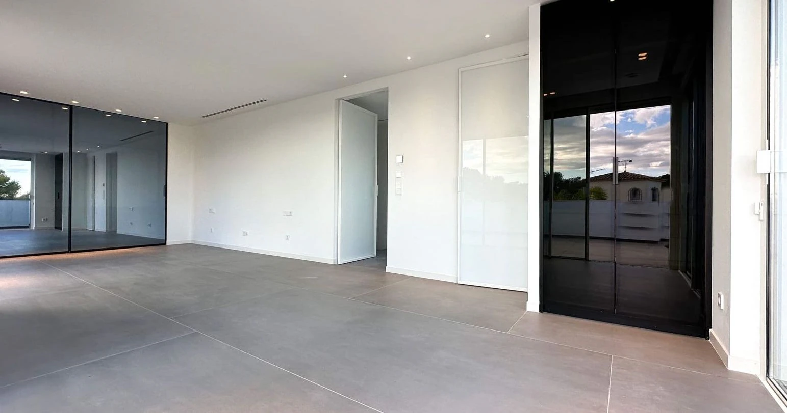 Villa moderna en Moraira con vistas al mar, amplias terrazas y ubicación privilegiada en la Costa de Benissa