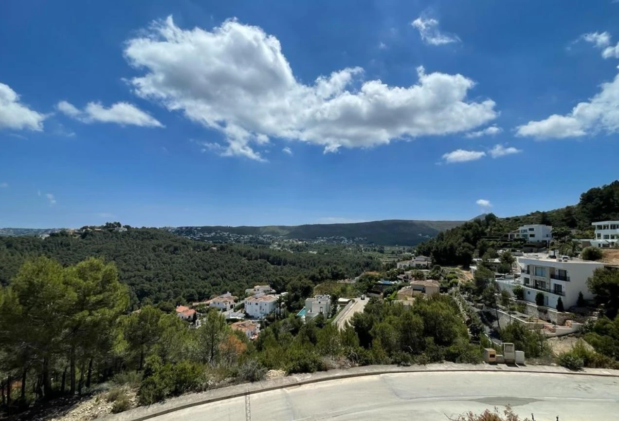 Espectacular villa moderna con orientación sur y vistas al mar en Javea