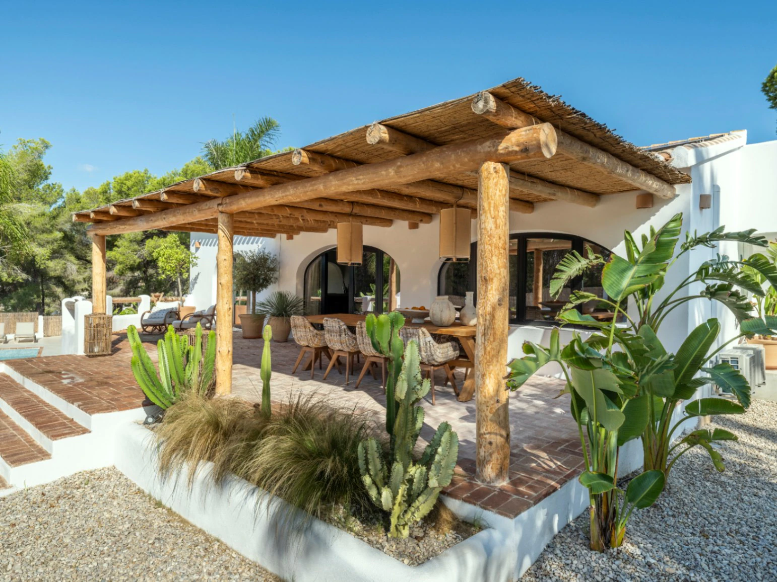 Chalet en venta de 5 dormitorios con piscina en Jávea