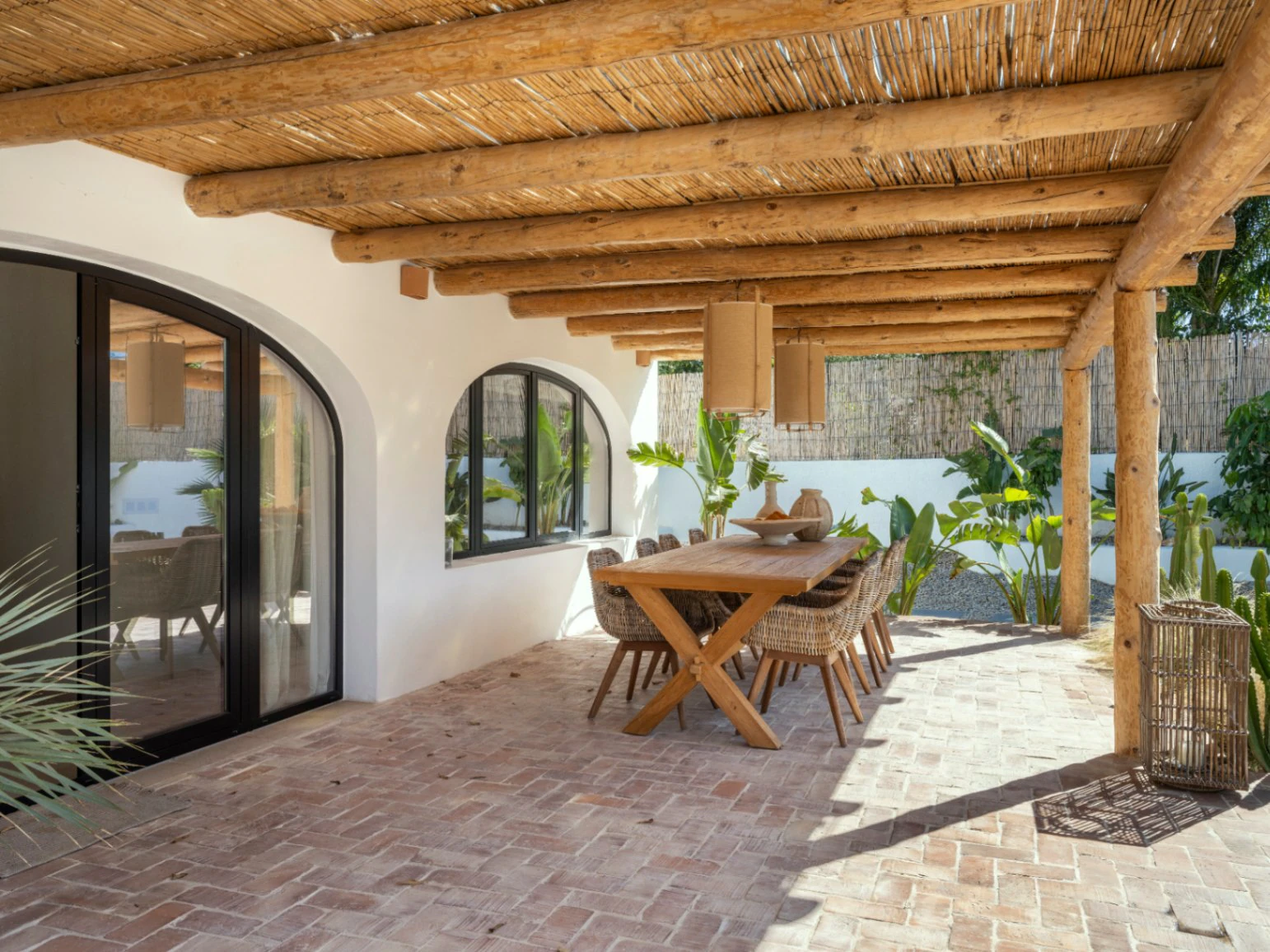 Chalet en venta de 5 dormitorios con piscina en Jávea