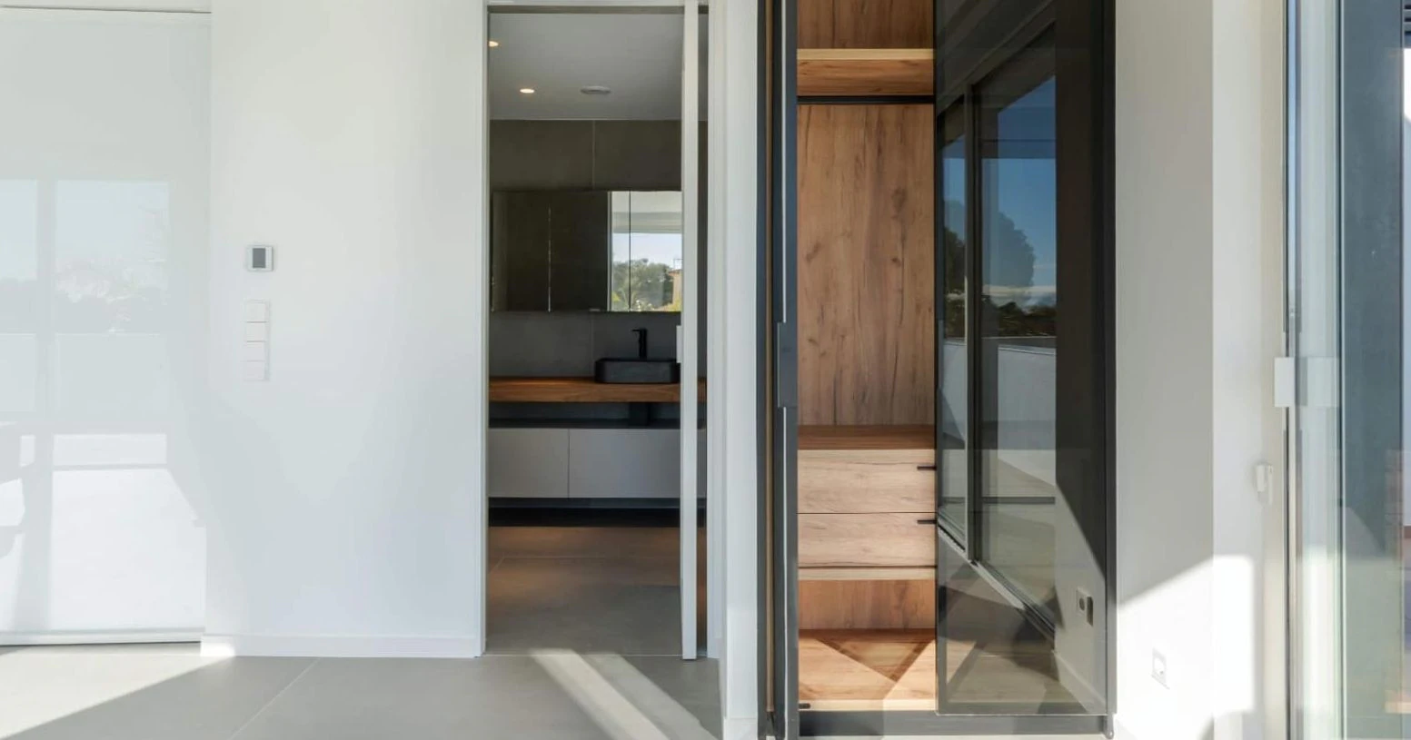 Villa moderna en Moraira con vistas al mar, amplias terrazas y ubicación privilegiada en la Costa de Benissa