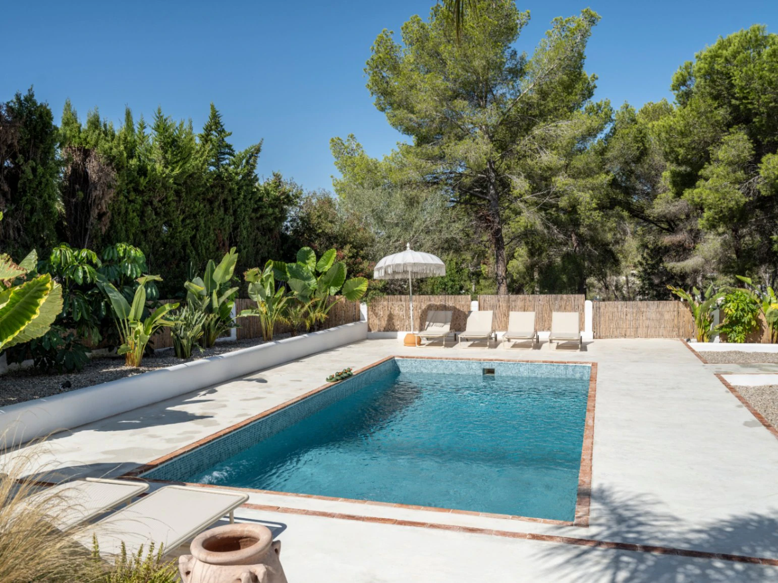 Chalet en venta de 5 dormitorios con piscina en Jávea