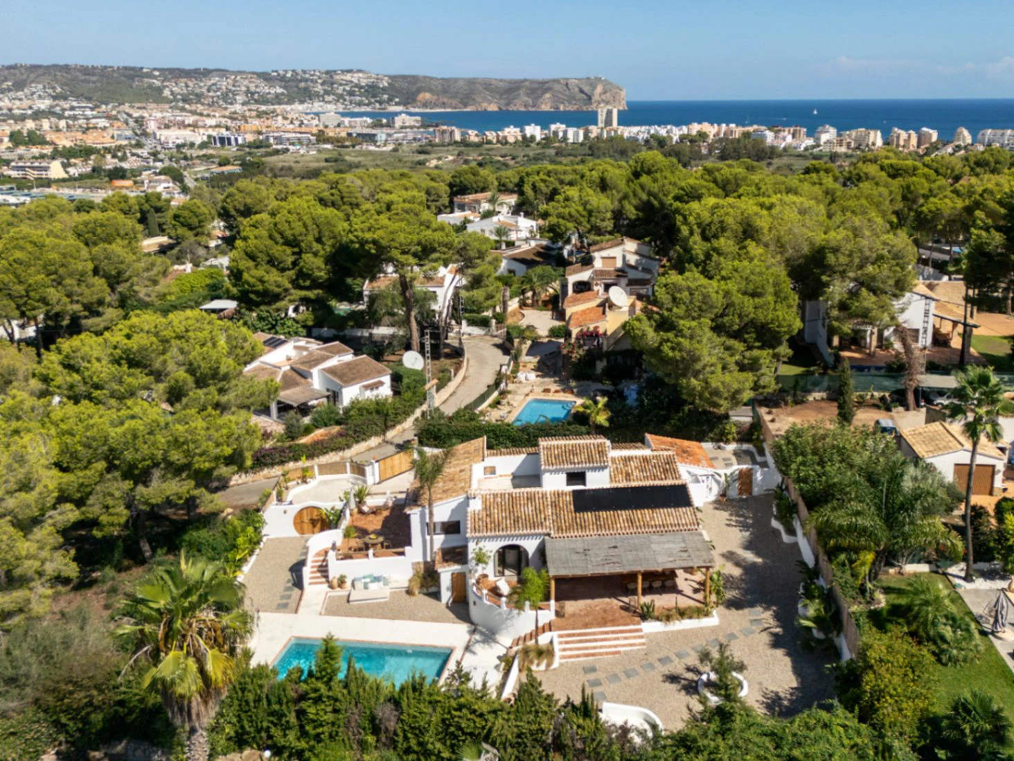 Chalet en venta de 5 dormitorios con piscina en Jávea