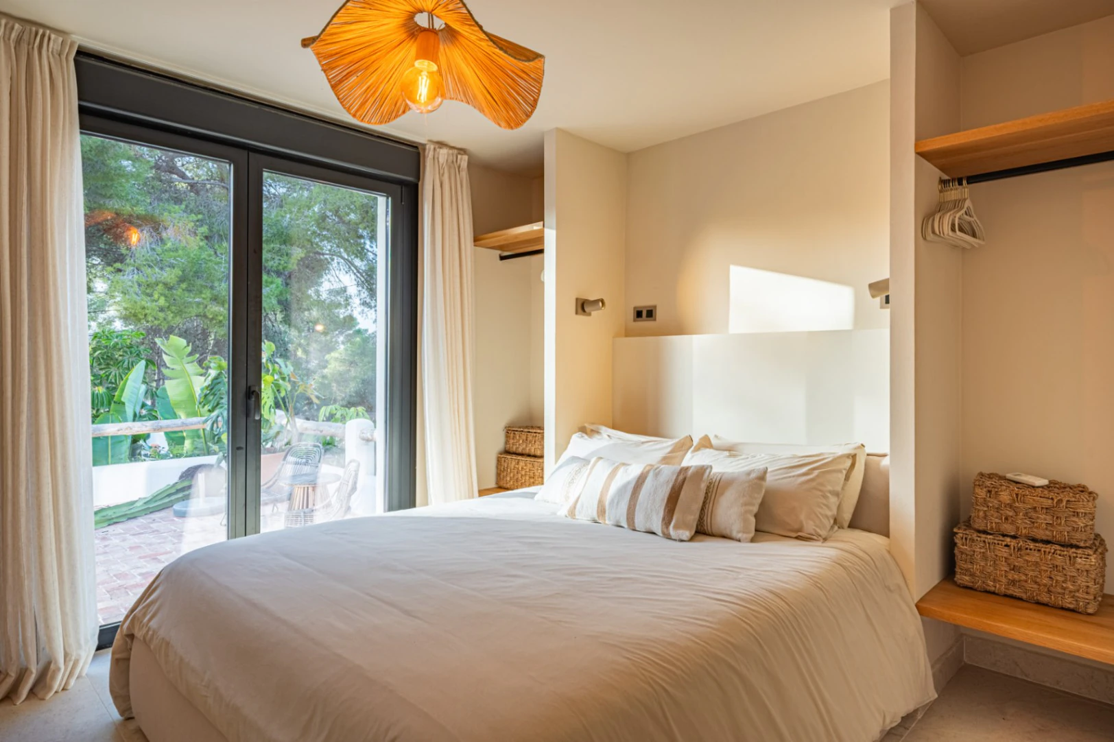 Chalet en venta de 5 dormitorios con piscina en Jávea