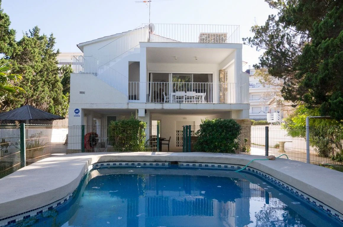 CP1181 - Exklusive renovierte Villa in erster Strandlinie in Las Marinas, Dénia