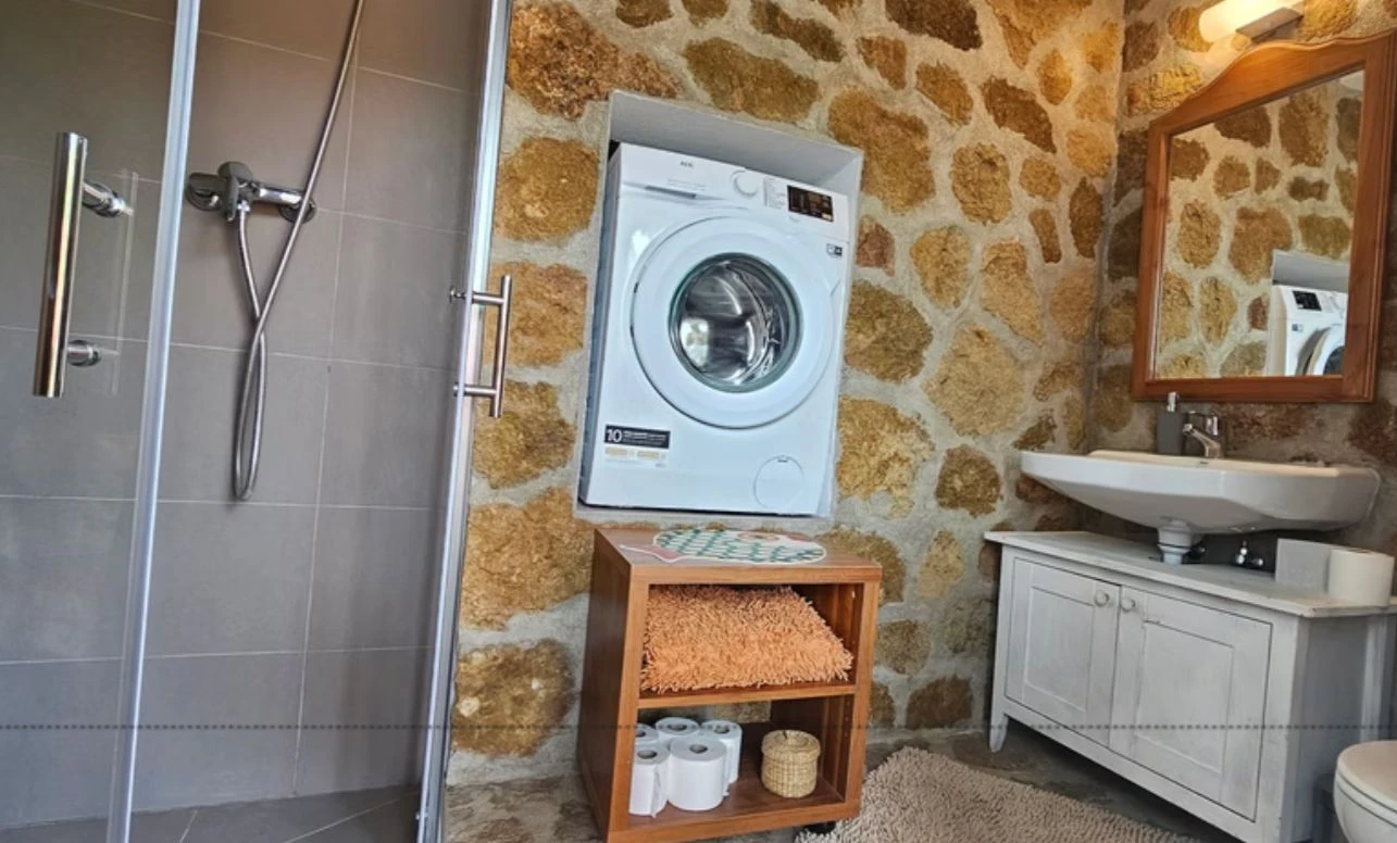 Villa renovada en primera línea de golf en San Jaime, Benissa, con vistas al mar y apartamento de invitados