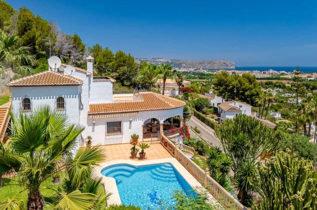 CHALET CON VISTAS AL MAR EN JÁVEA