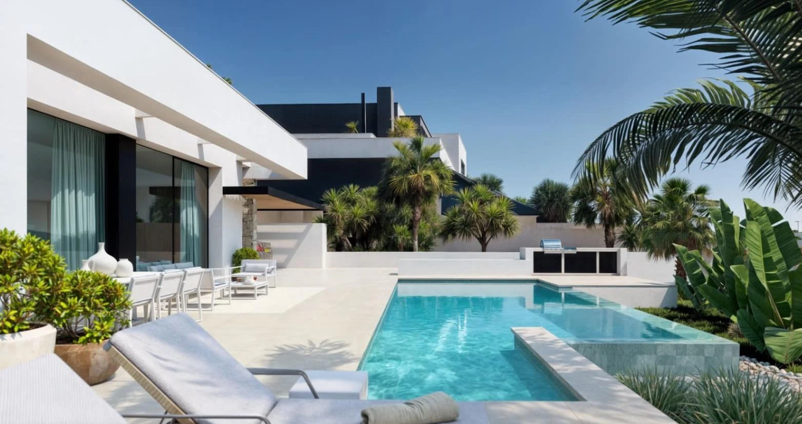 Villa de nueva construcción con vistas al mar y piscina infinita en Moraira