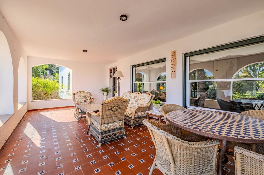 Exclusieve villa met grote perceel en uitzicht op zee in Las Rotas, Dénia