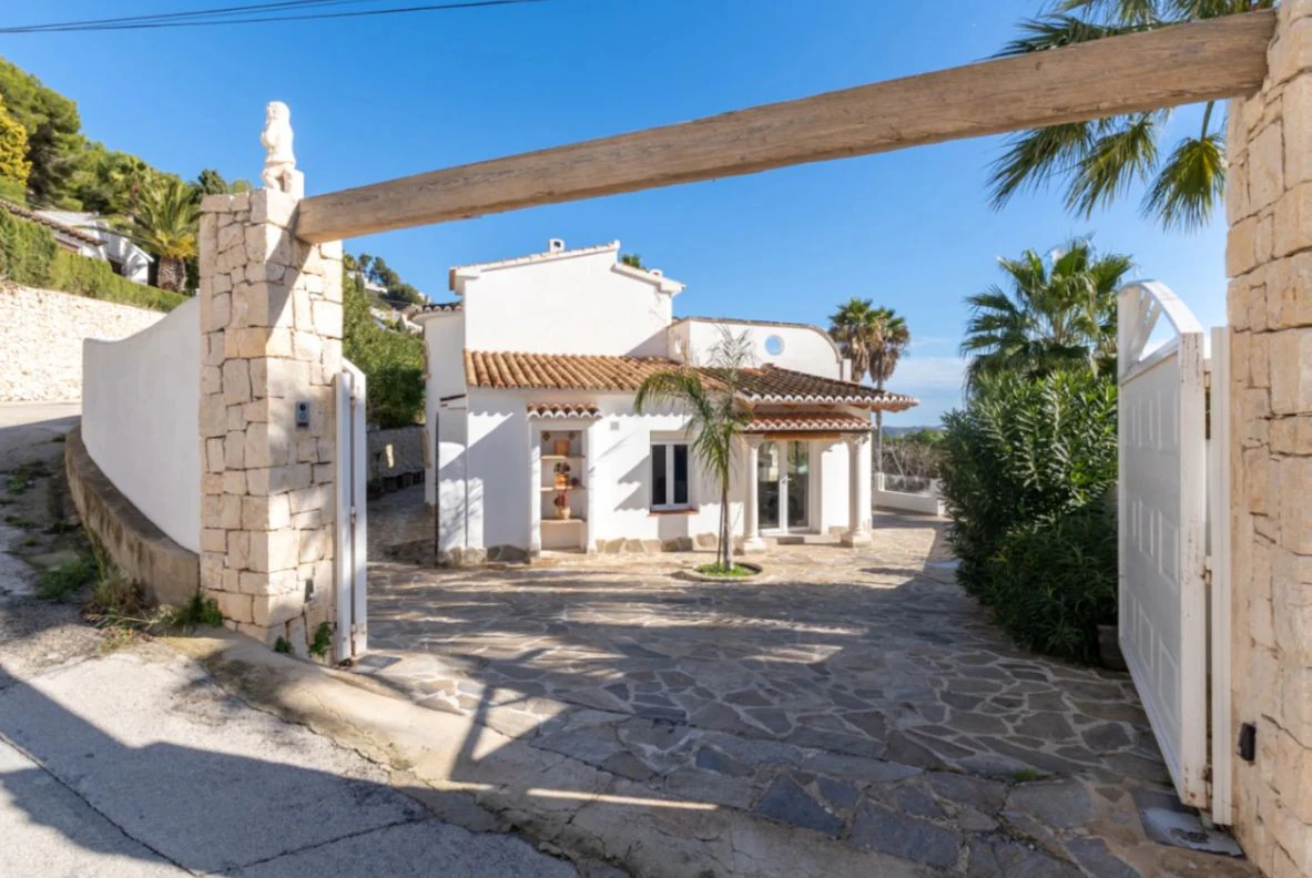 Mediterrane Villa mit Meerblick und Privatsphäre in Moraira
