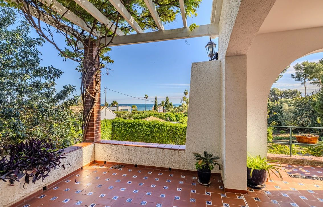 Exclusieve villa met grote perceel en uitzicht op zee in Las Rotas, Dénia