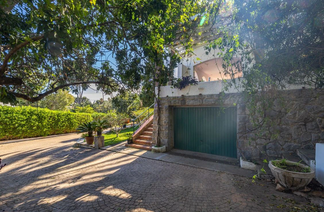 Exclusieve villa met grote perceel en uitzicht op zee in Las Rotas, Dénia