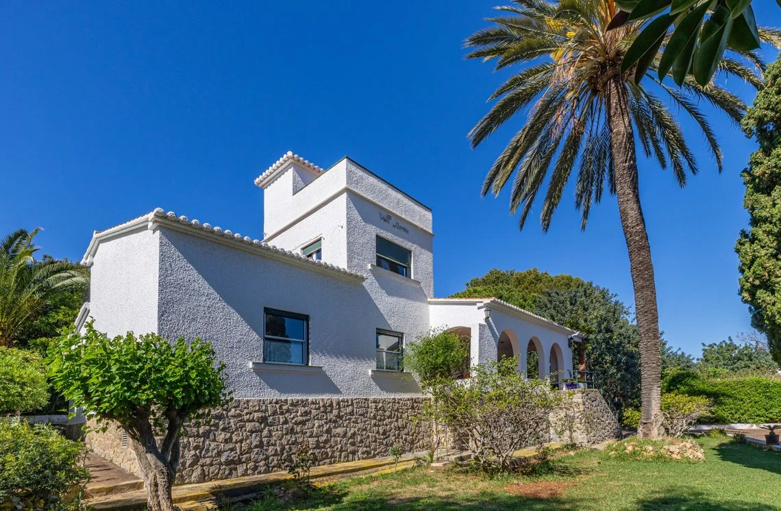 Exclusieve villa met grote perceel en uitzicht op zee in Las Rotas, Dénia