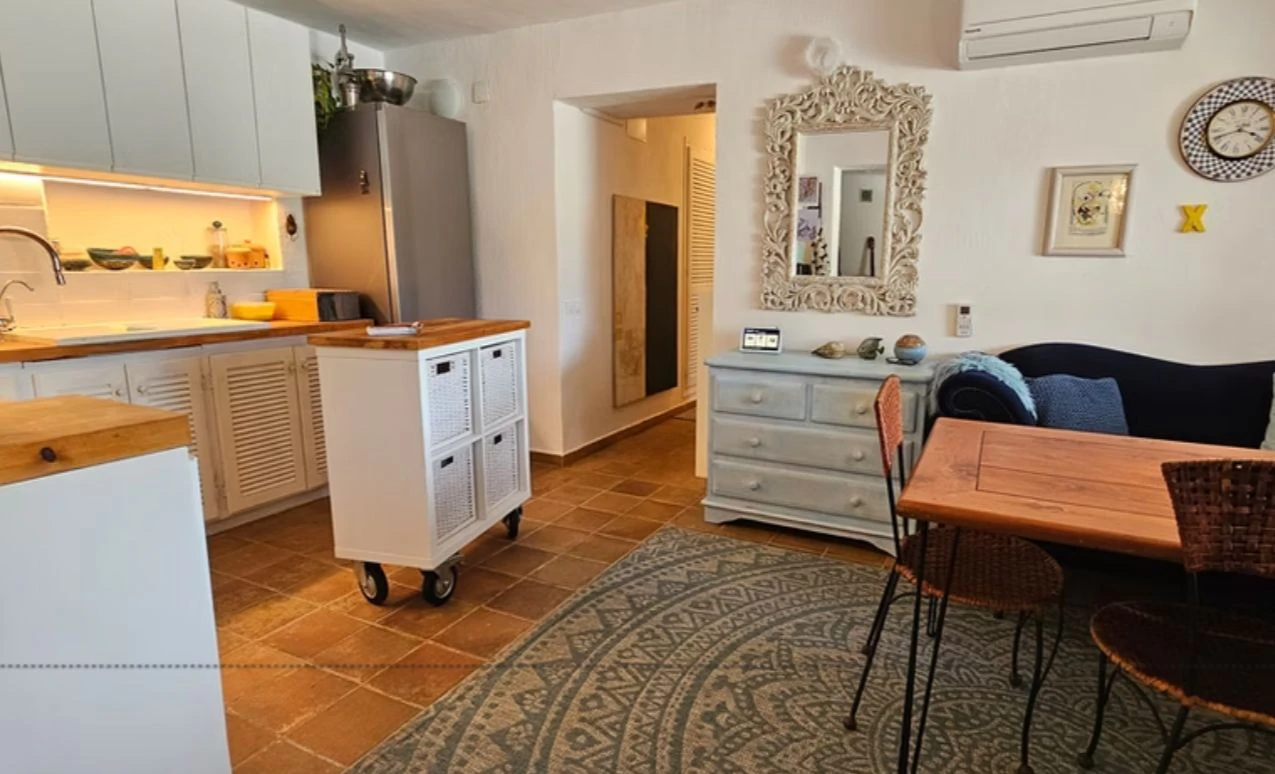 Villa renovada en primera línea de golf en San Jaime, Benissa, con vistas al mar y apartamento de invitados