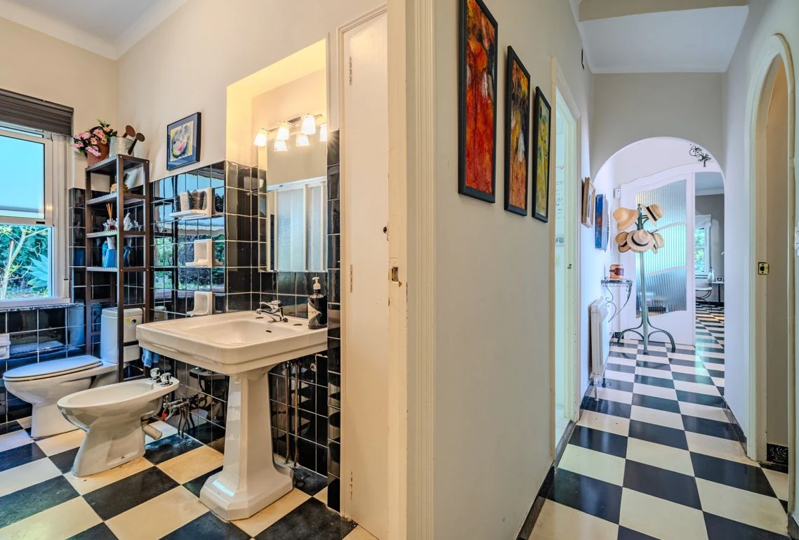 Exclusieve villa met grote perceel en uitzicht op zee in Las Rotas, Dénia