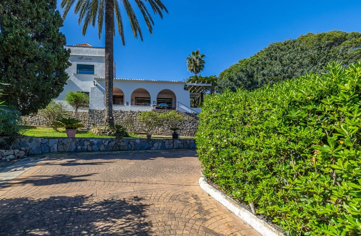 Exclusieve villa met grote perceel en uitzicht op zee in Las Rotas, Dénia