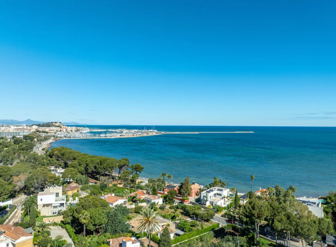 Exclusieve villa met grote perceel en uitzicht op zee in Las Rotas, Dénia