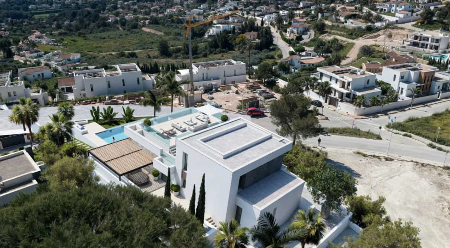 Villa de nueva construcción con vistas al mar y piscina infinita en Moraira
