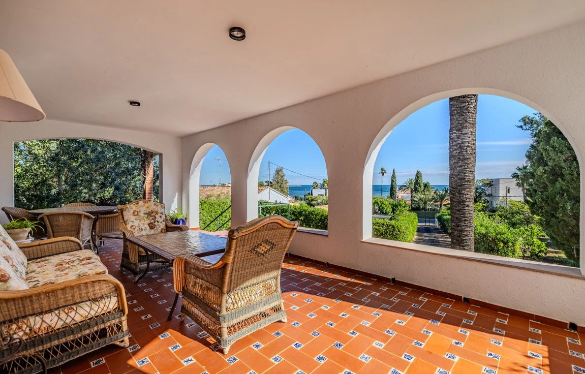 Exclusieve villa met grote perceel en uitzicht op zee in Las Rotas, Dénia