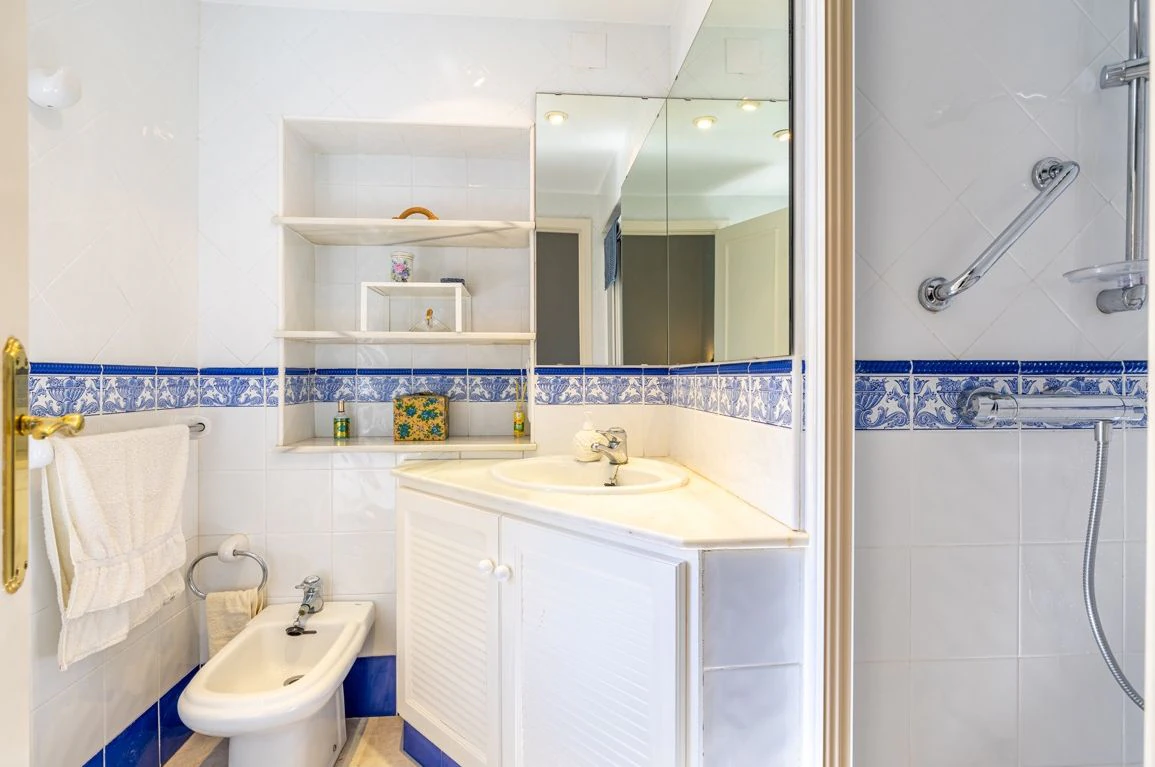 Exclusieve villa met grote perceel en uitzicht op zee in Las Rotas, Dénia