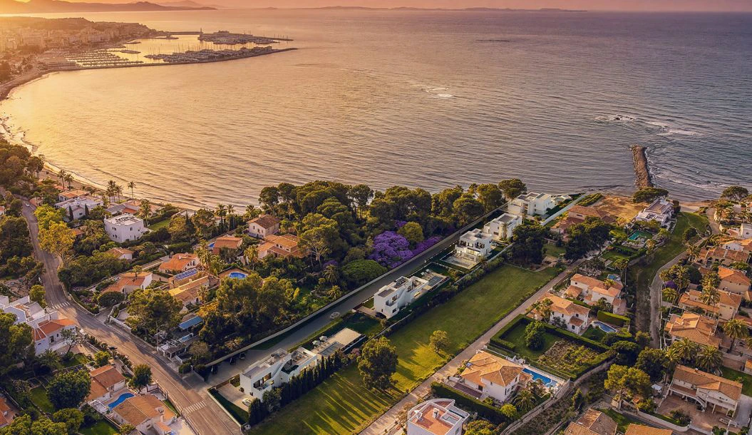 Villa de lujo de obra nueva en Les Rotes, Dénia, con piscina privada y amplio jardín